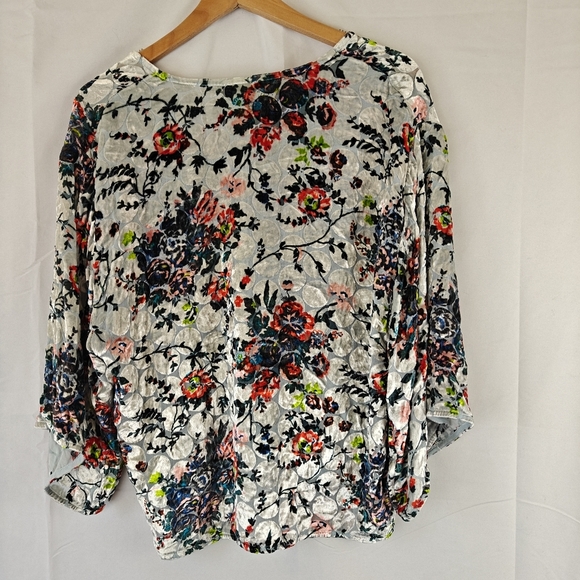 Anthropologie Maeve Umi Wrap Velvet Floral V- Neck Silk Blend Blouse Size Medium - Picture 11 of 12